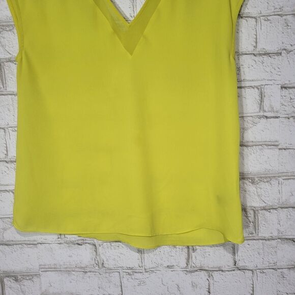 Express yellow v-neck flowy tank - Picture 5 of 14